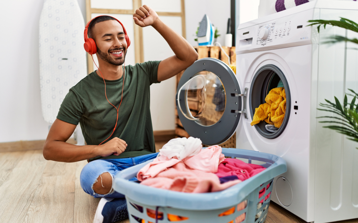 Sorting washing listening to music